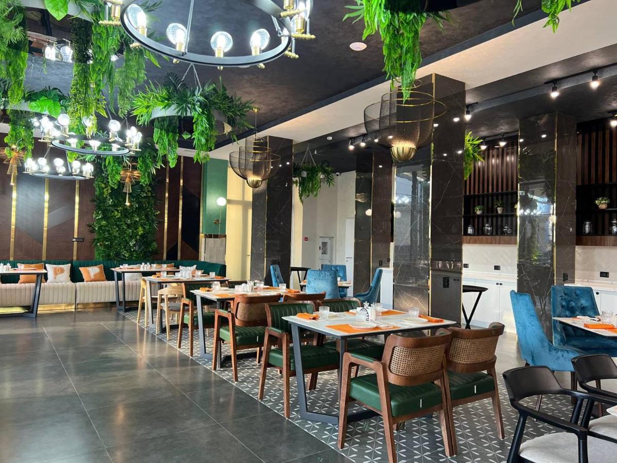 Cosmopolitan Hotel Shymkent Exterior foto